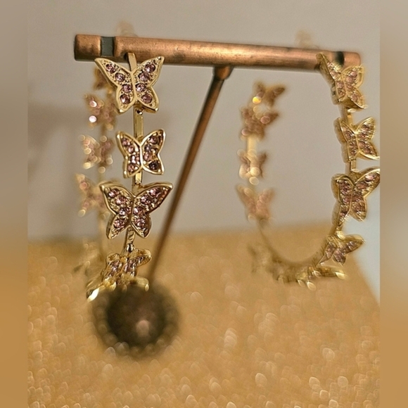 NEW Butterfly Hoop Fashionā Earrings - Picture 2 of 6